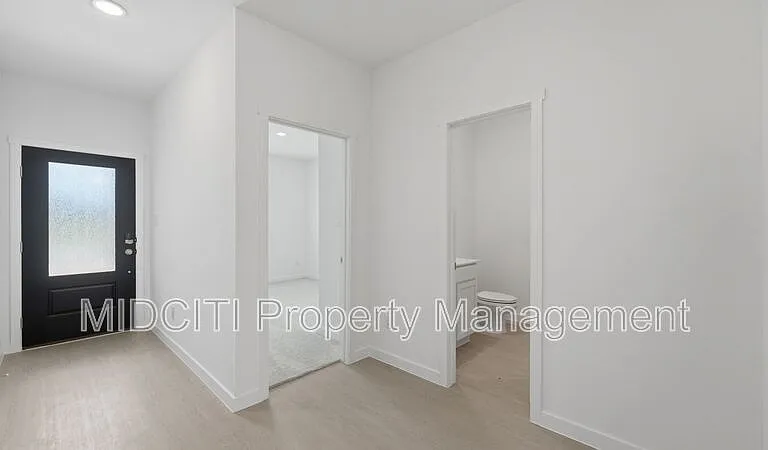 1304 Apron Trl — Photo 3