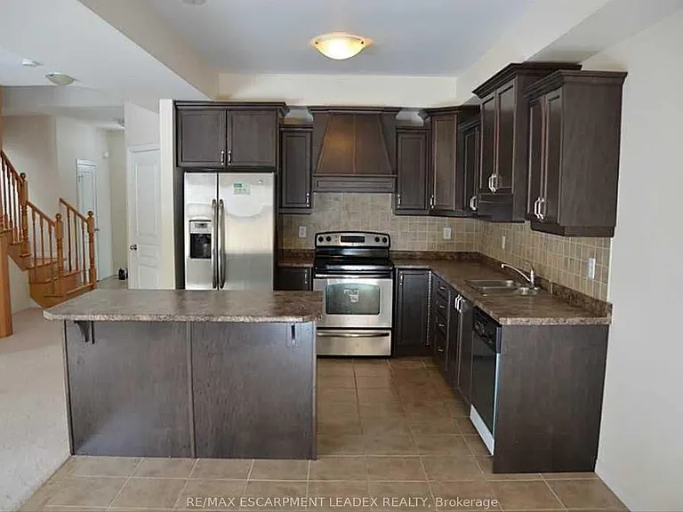327 Stonehenge Dr — Photo 3