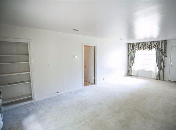 4th image of 4015 Potomac Ave