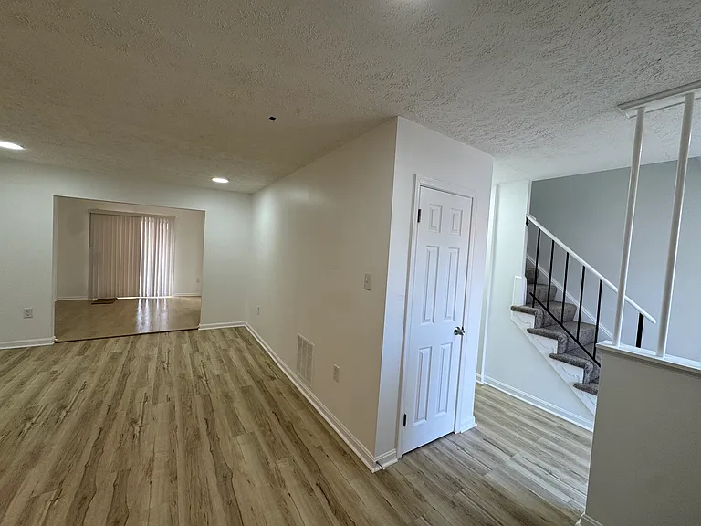 9015 Cheval Ln — Photo 7
