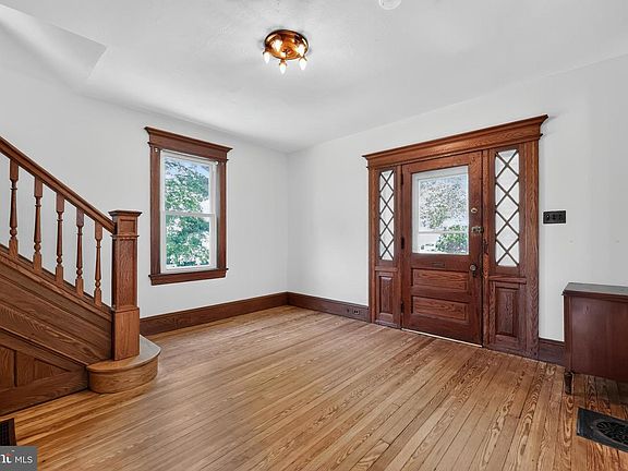 5th image of 809 Garfield Ave