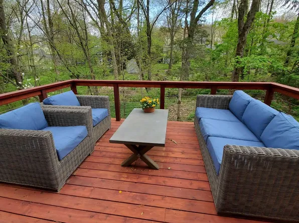 55 Sheerman Ln, Amherst, MA 01002