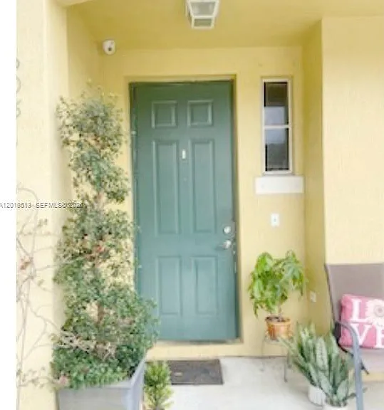 6081 SW 19th St #0 — Photo 2
