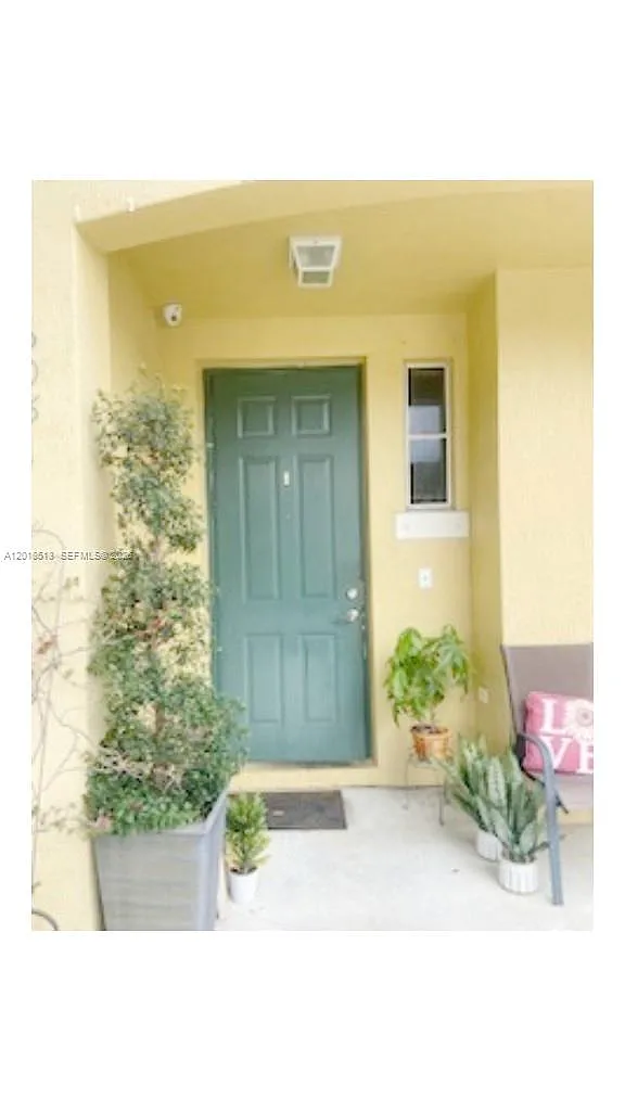 Building Photo - 6081 SW 19th St #0