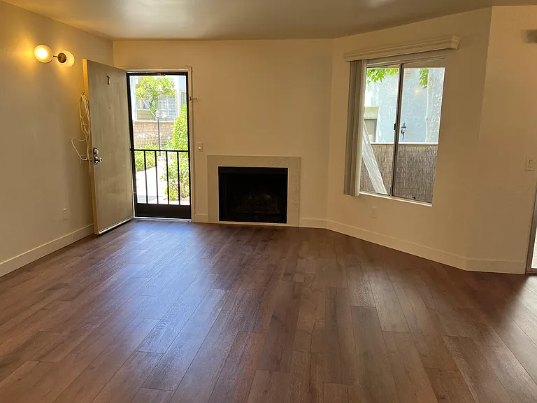 18408 Hatteras St — Photo 17