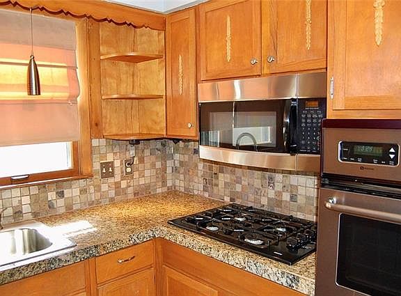 4th image of 7607 W 66th St
