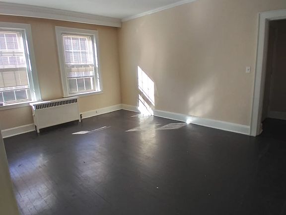 2nd image of 827 Elm St APT A2