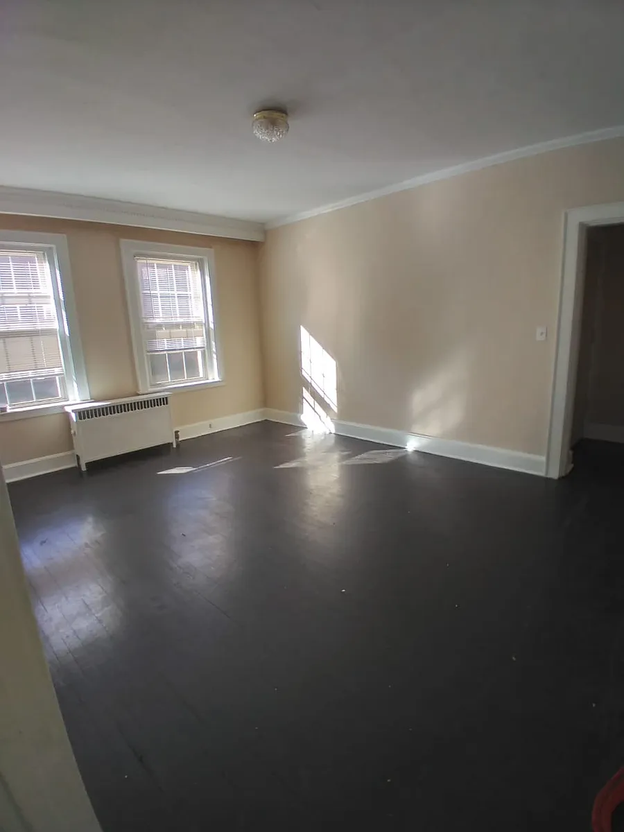 Building Photo - 827 Elm St #A2