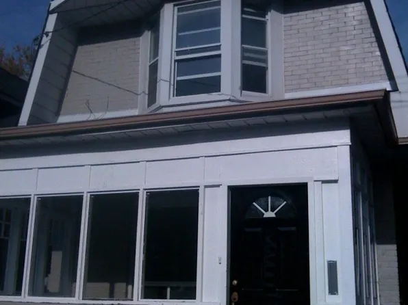 76 Eastwood Rd #Top, Toronto, ON M4L 2C8