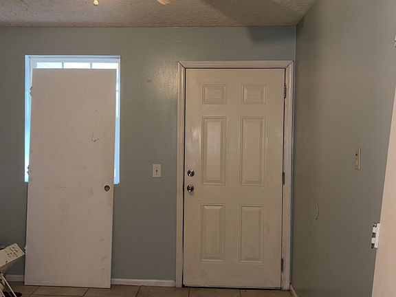 5th image of 104 Polk St