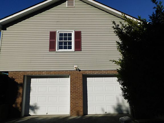 2nd image of 209 Lakeside Dr