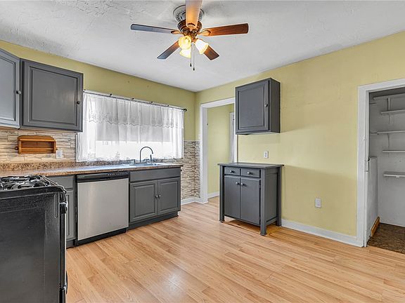 5th image of 1830 W Railroad St