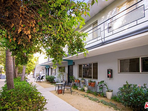 2nd image of 2727 Abbot Kinney Blvd