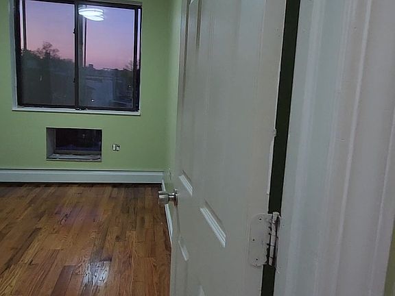 3rd image of 18509 Jamaica Ave #3