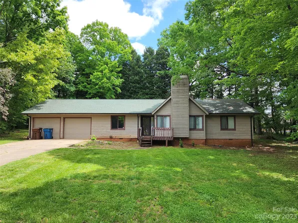 5141 Morrison Dr, Hickory, NC 28602