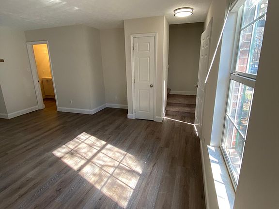 3rd image of 6914 Kings Crossing Way