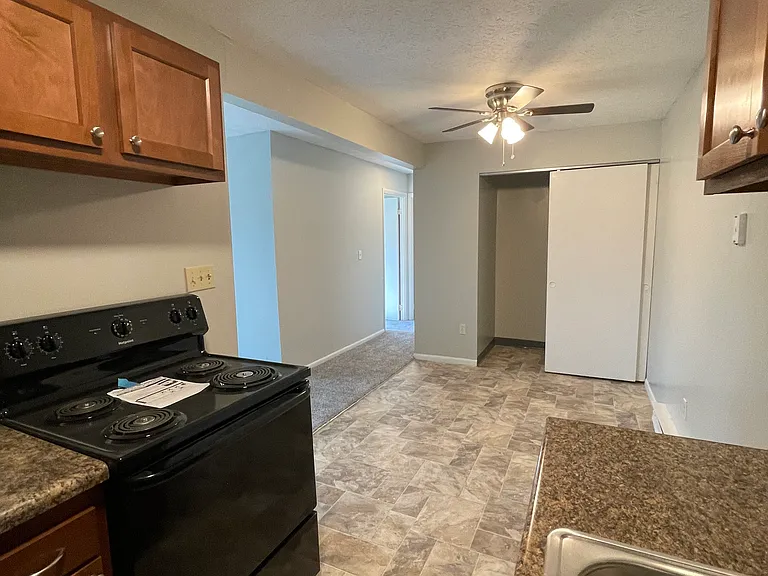 Anderson Square Apartments — Photo 11
