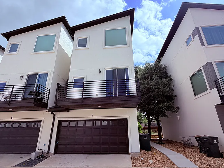 1417 Kramer Ln #7 — Photo 1
