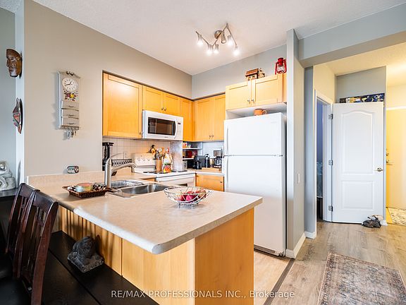 5th image of 1600 Keele St #1019