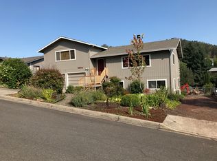 2320 NW Canterbury Dr, Roseburg, OR 97471