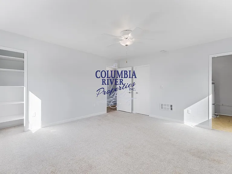 22213 NE 37th Ave — Photo 5
