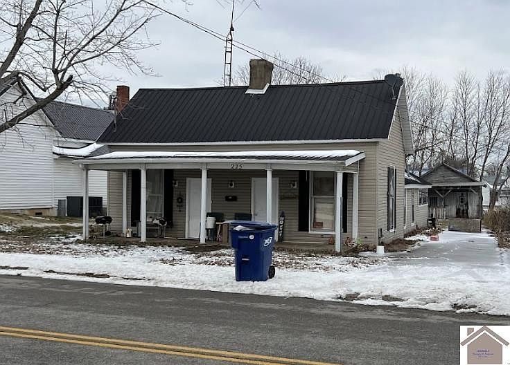 1st image of 225 E Depot St