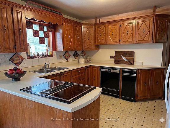 4th image of 72 Arbour Rd