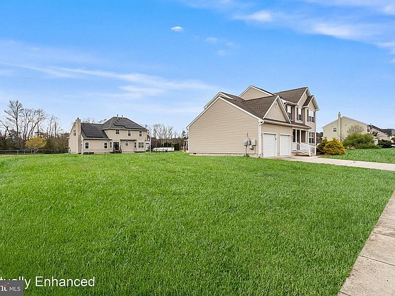 2nd image of 424 Caroline Ln