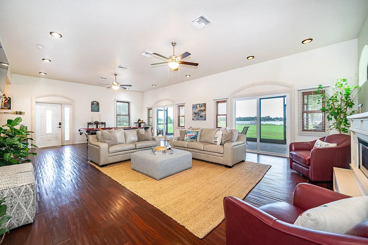 3 bed, 2750 sqft, $3,699 — Photo 3