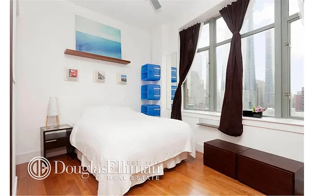 Rented by Douglas Elliman | media 14