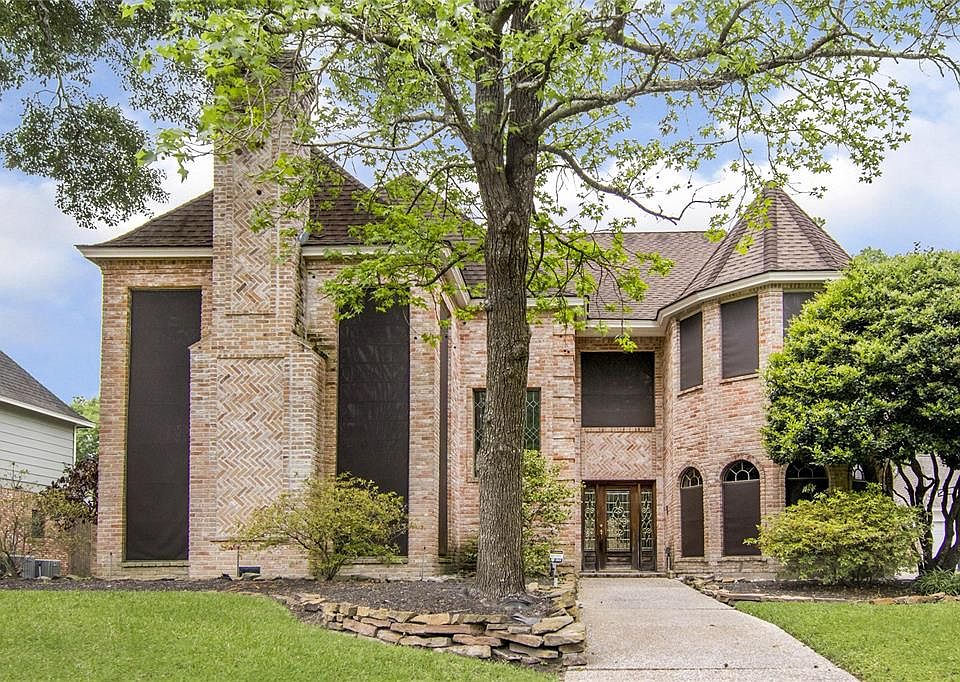 1st image of 2815 Woodland Ridge Dr