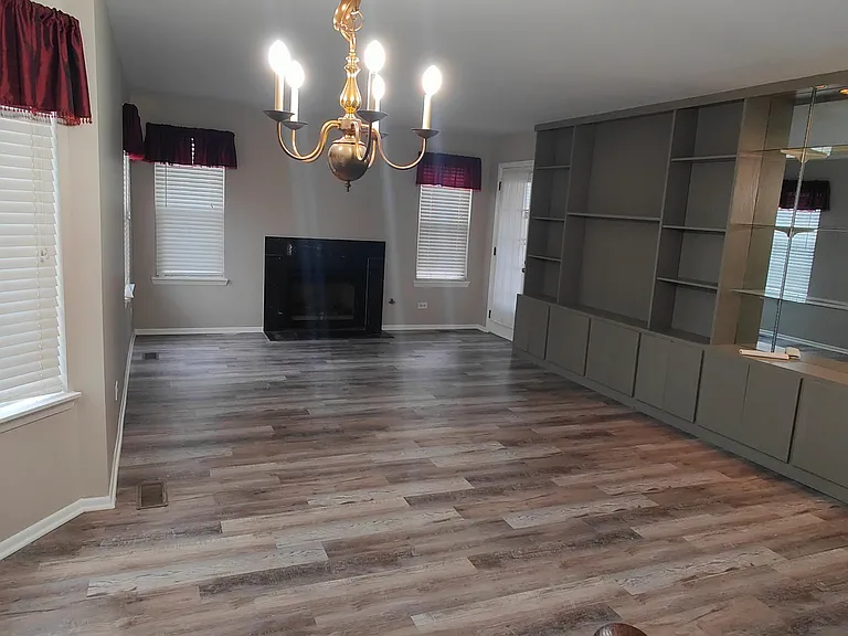 1831 Quaker Hollow Ln — Photo 1