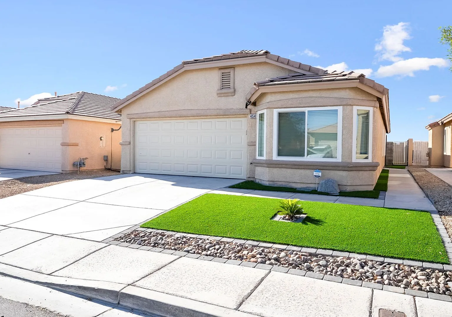 Single Story 4 Bedroom in Southwest Las Vegas — Photo 1