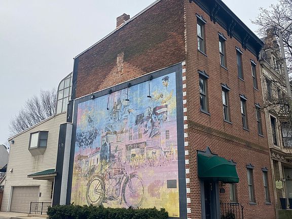 2nd image of 252 W Market St #2