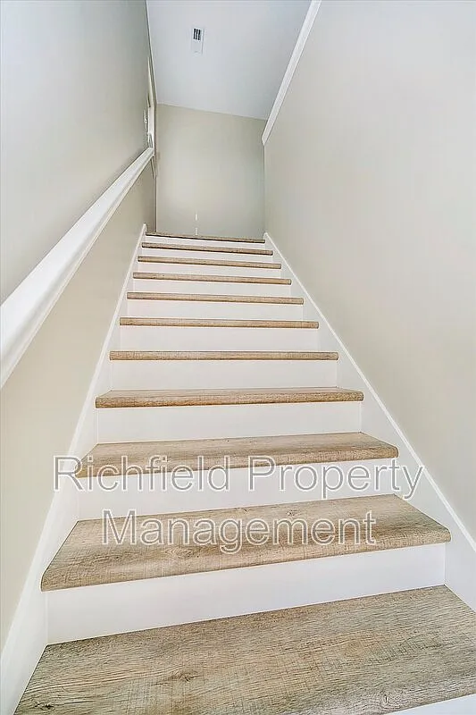 3 bed, 2.0 bath, 1350 sqft, $1,500 — Photo 2