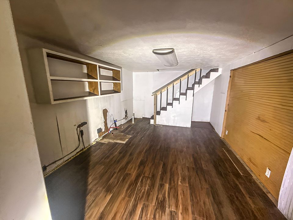 10th image of 2101 Town Hill Rd