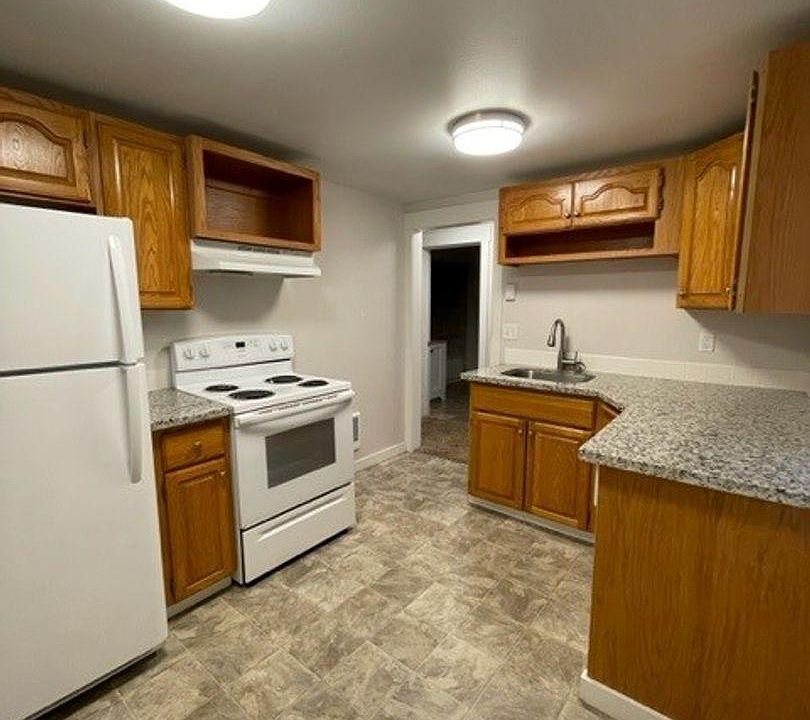 1st image of 220 W Cliff Dr