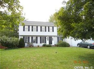 7564 Sugarwood Ln, North Syracuse, NY 13212