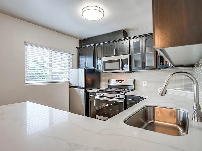 3528 W Adams Blvd — Photo 13