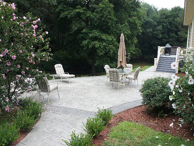 2nd image of 10 Kinney St