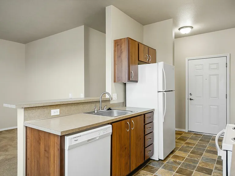 Springbrook Ridge Apartments — Photo 11