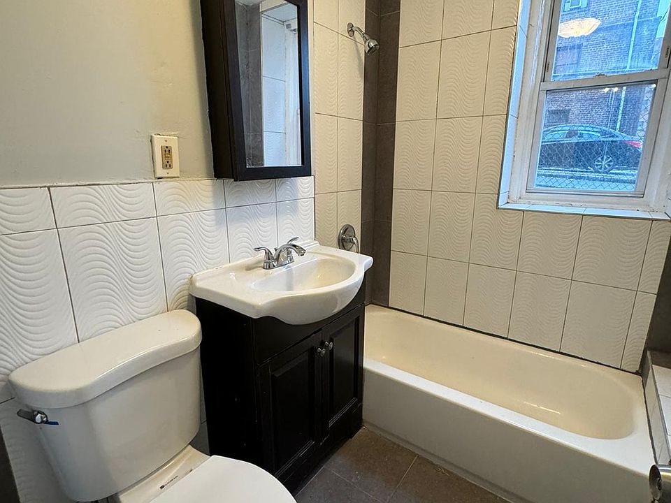 2nd image of 128 Walnut St #B5