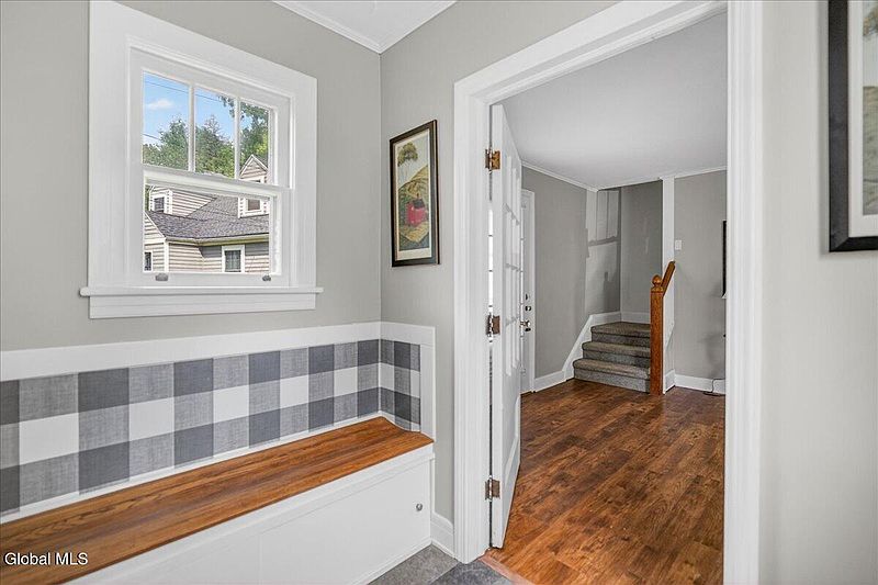 4th image of 23 Herber Avenue