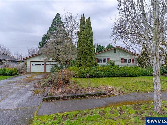 2nd image of 820 Ivy Way NE