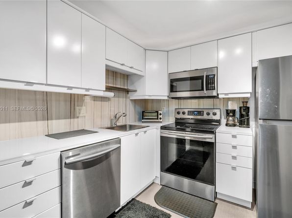 257 S Cypress Rd APT 416