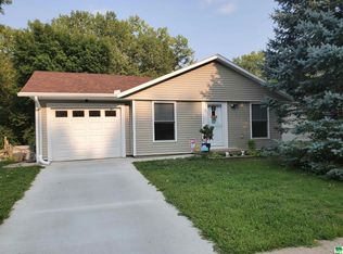 2924 S Saint Marys St, Sioux City, IA 51106