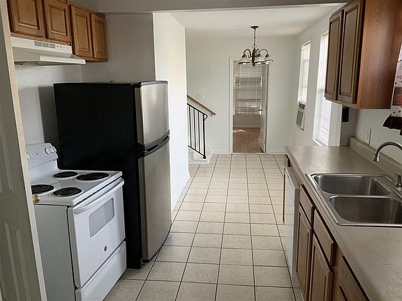 3rd image of 1600-02 Jefferson Davis Pkwy #2