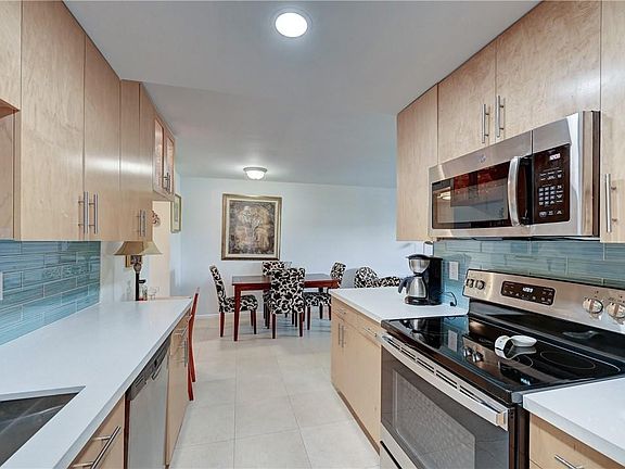 2nd image of 3205 Portofino Pt #J3