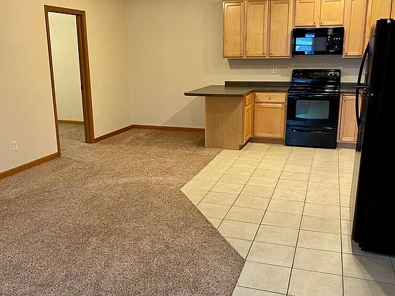 3rd image of 303 E Jefferson St #B