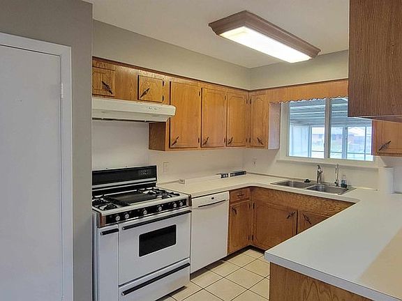 2nd image of 3515 Newton Dr